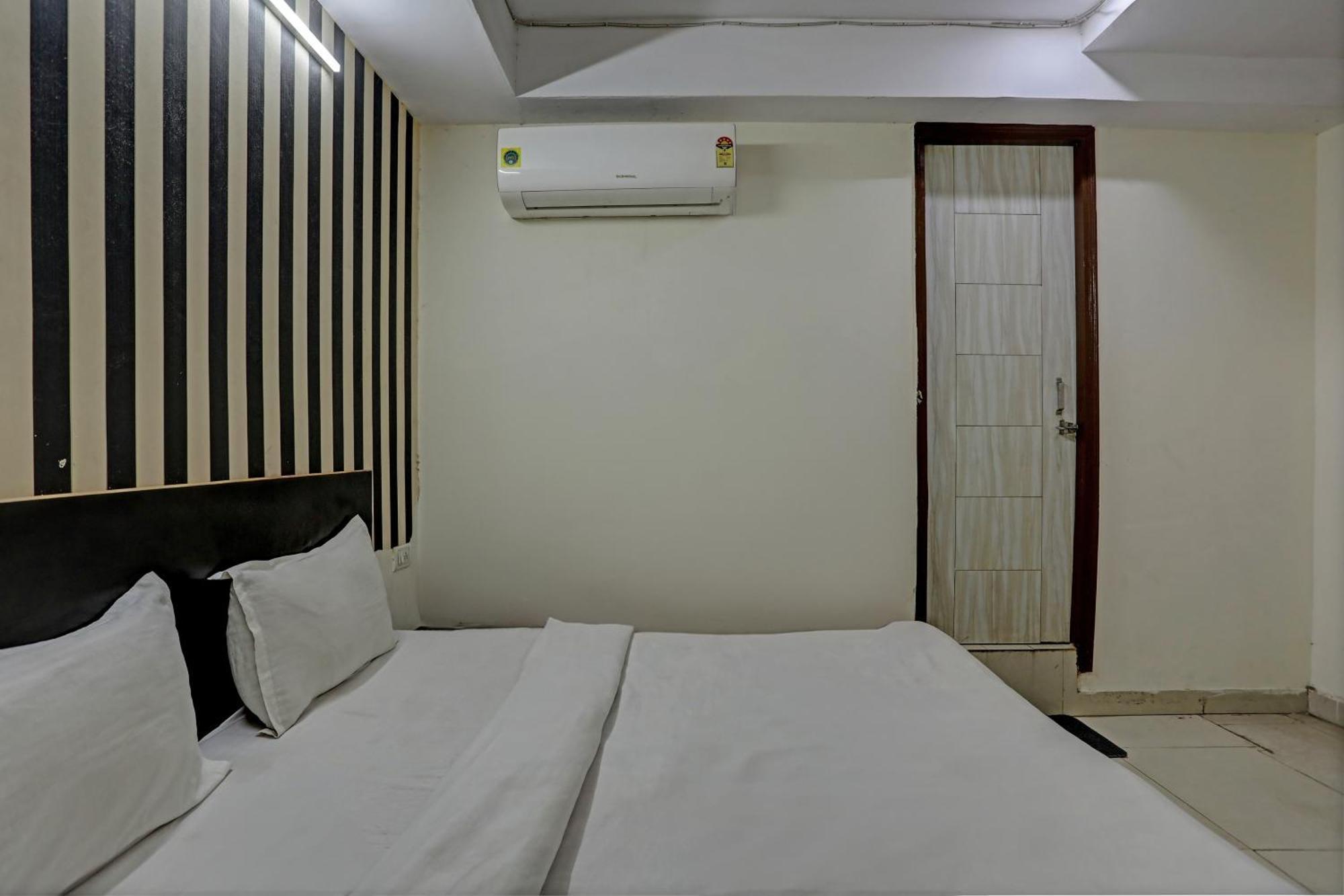Hotel O Kanak Palace New Delhi Exteriör bild